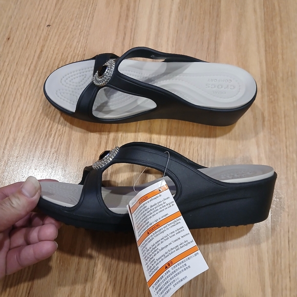 Crocs Sanrah Beaded Wedge Sandals Size 8 for Women - Picture 8 of 10